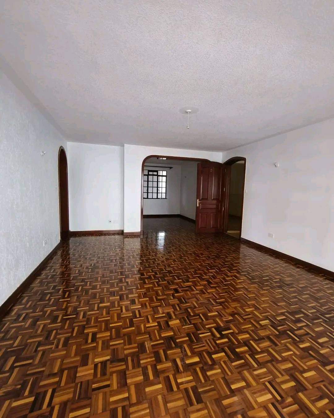 THREE BEDROOM PLUS SQ TO LET IN LAVINGTON