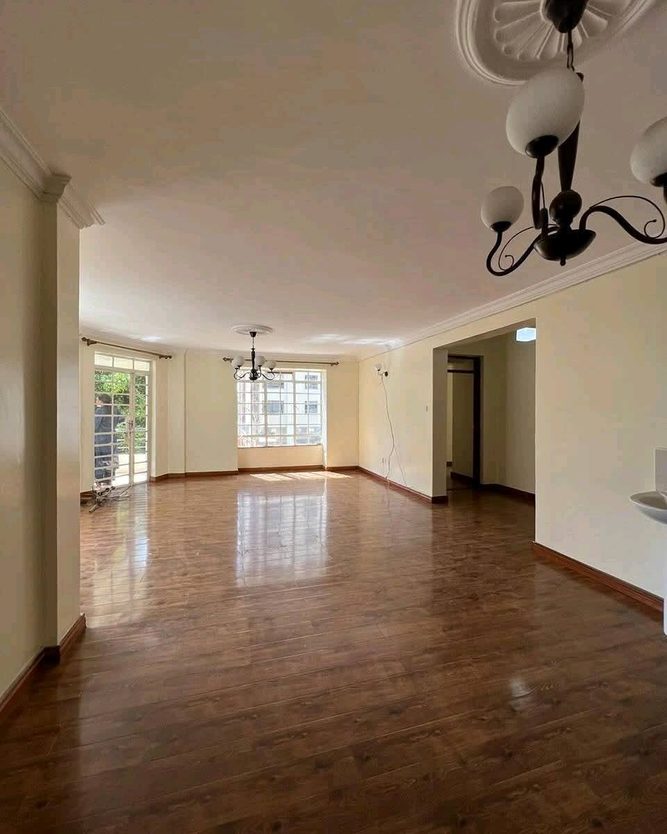 THREE BEDROOM PLUS SQ TO LET IN LAVINGTON